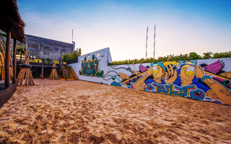 Akas-Pool Beach & Bar